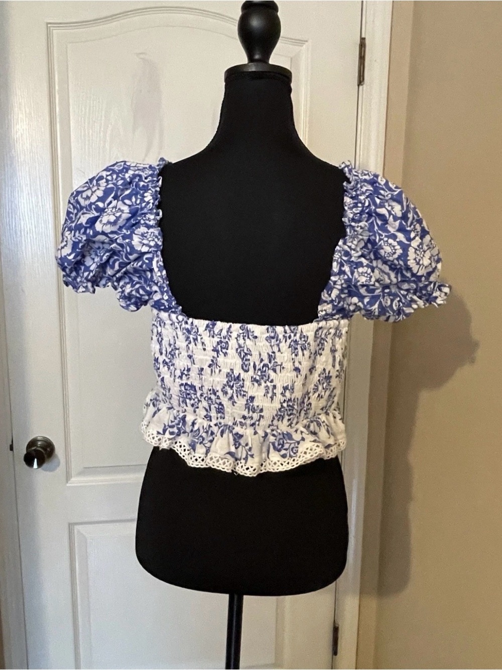 Altar’d State Cottagecore Milkmaid Toile Floral Crop Top Puff Sleeve Smocked L - Picture 5 of 9